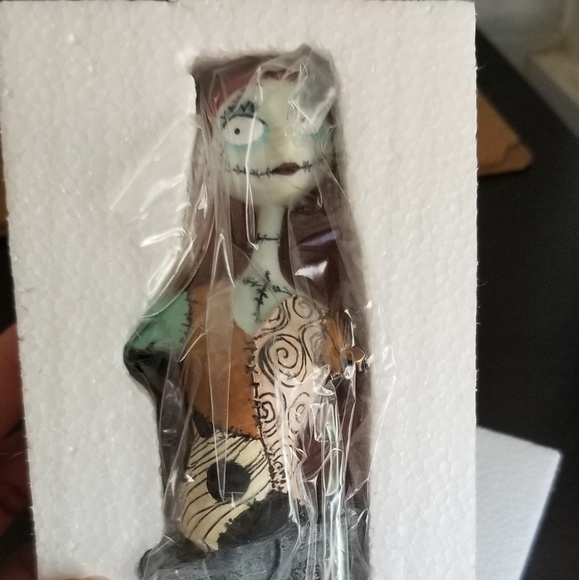 Sally from Nightmare Before Christmas Bust - Picture 2 of 4